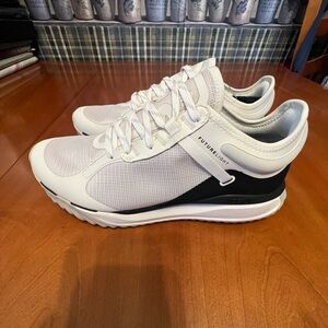 Women’s size 9 north face brand vector escape, future light